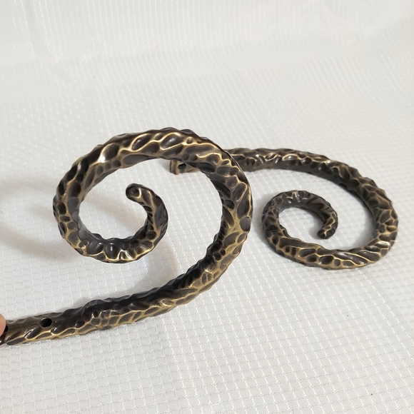 Vintage Brass Swirl Curtain Holders Textured Curly Q Pair Drapes - Picture 2 of 9